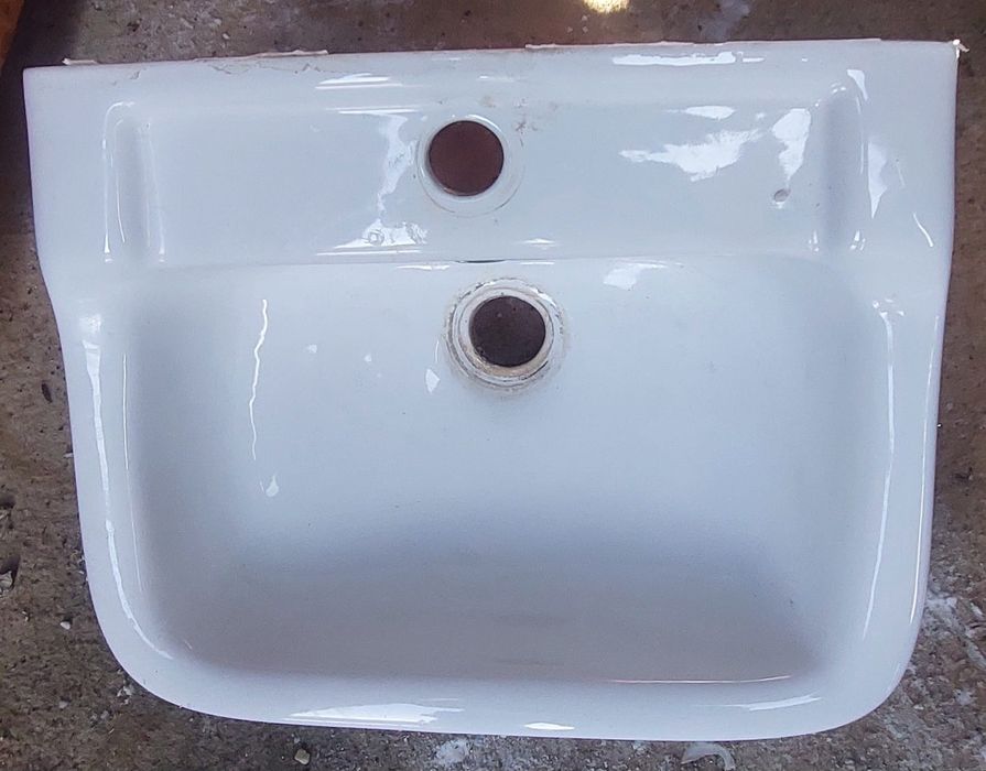 Маленькая раковина в отличном состоянии