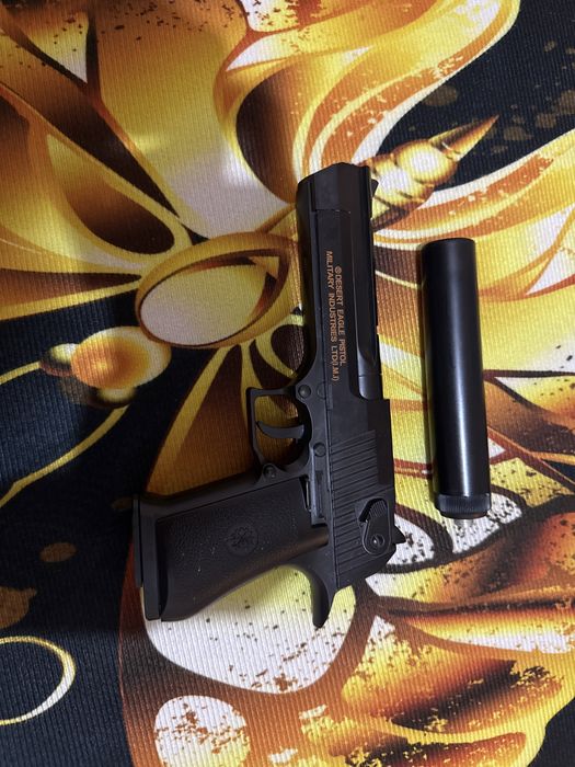 Игрушечный пистолет