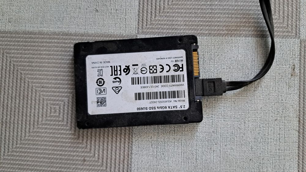 Захранване, вентилатори, кабели