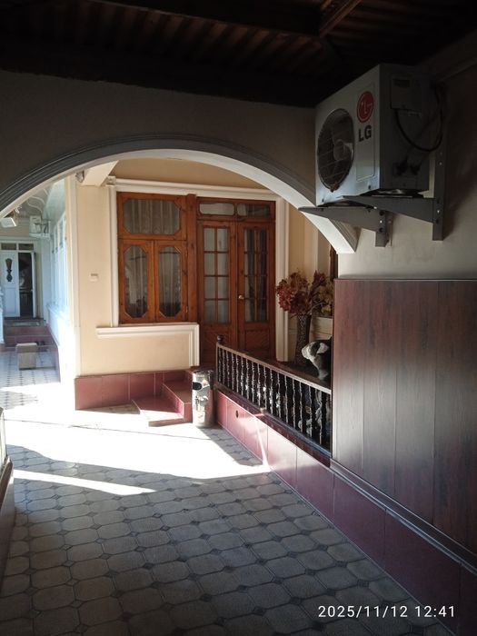 Продаётся Рисивый дом 10 ком 5.50.соток.