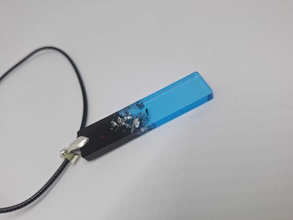 Ръчно изработени колиета от епоксидна смола