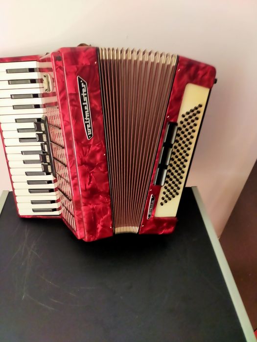 Vănd acordeon weltmeister stela 80 b
