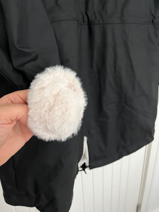 Дамско зимно яке с пух DNKY