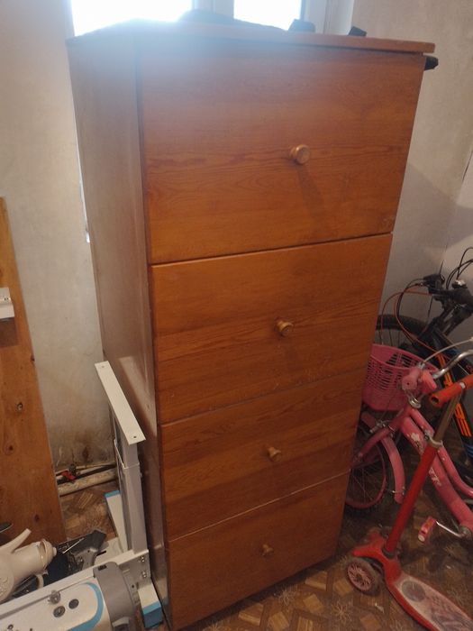 Столы, стулья, шкафы, парагенератор, диспенсер