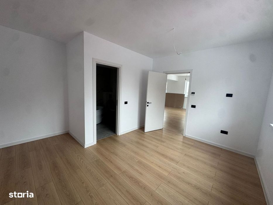 Apartament 3 camere cu balcon si curte/ loc de parcare/ statie STB