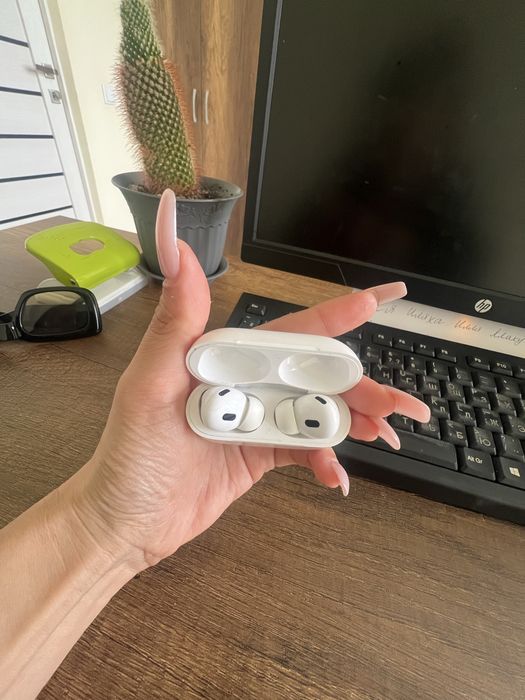 продается AirPods Pro