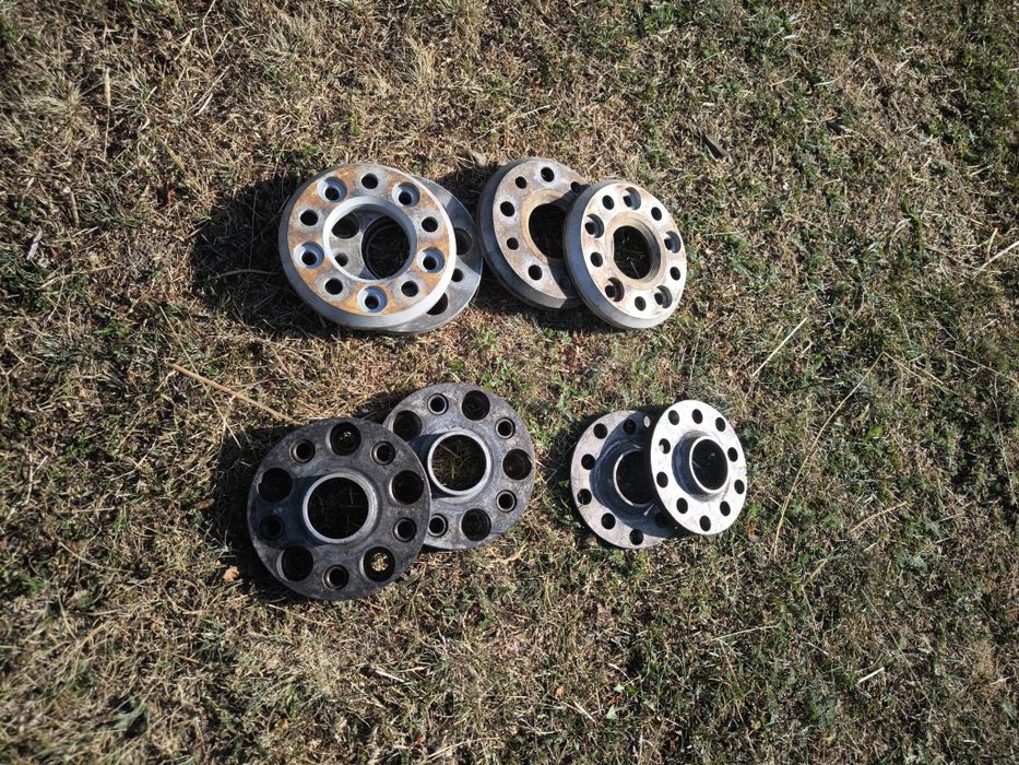 Продавам фланци, Фланци