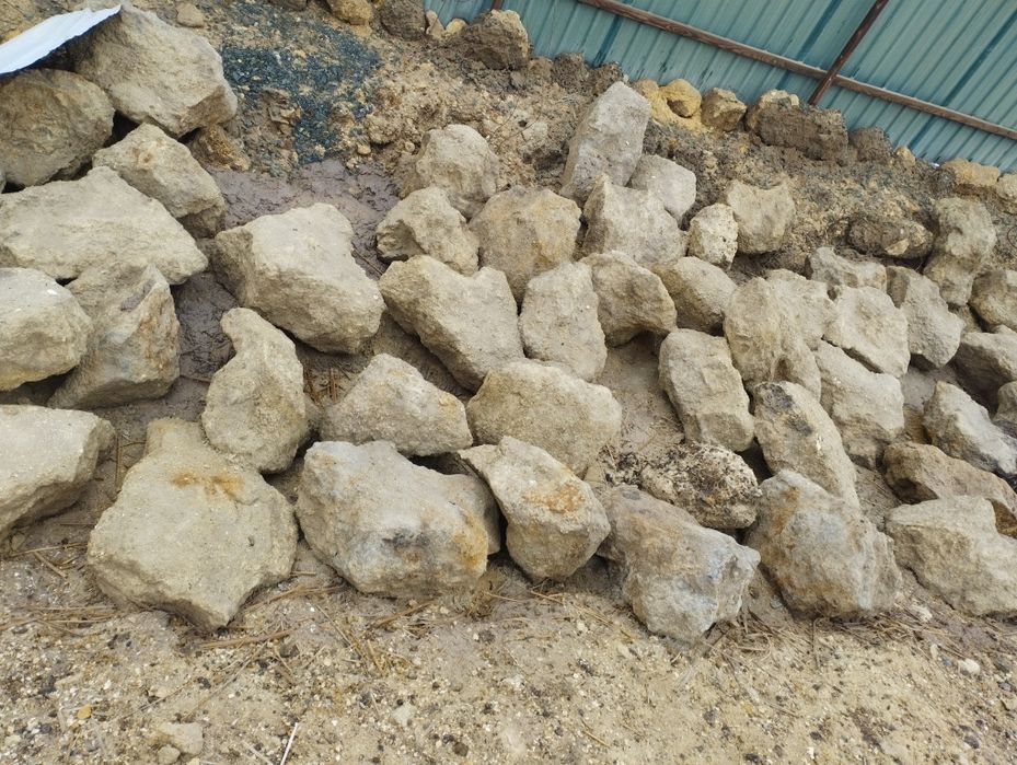 Сары тас сатылады