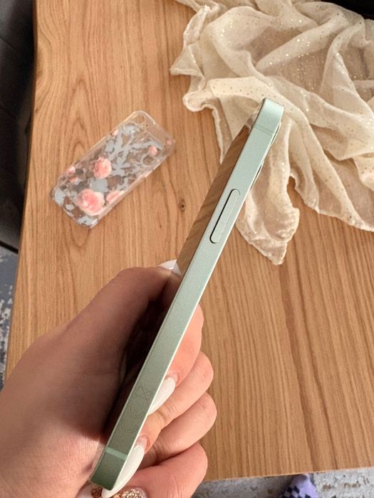 Продавам айфон 12мини-350лв