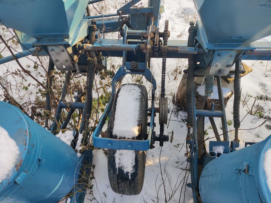 Vând Semănătoare Porumb spc8