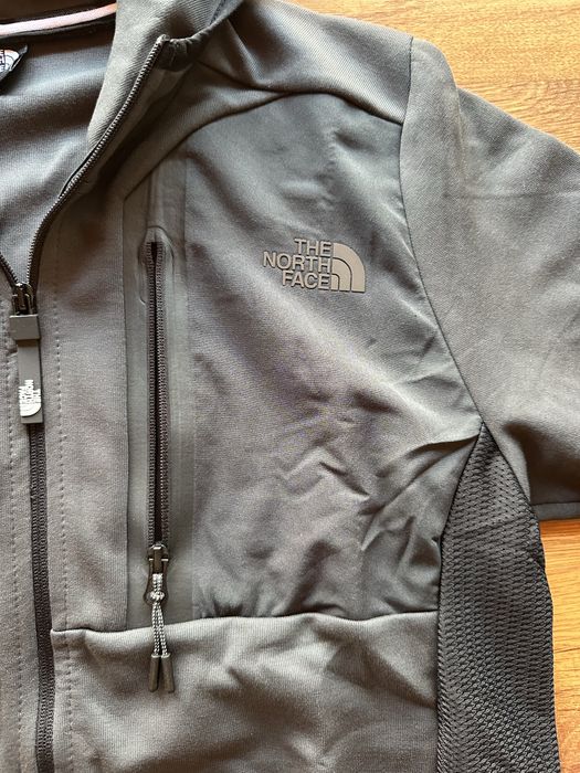 Мъжки,памучен,тъмно сив екип The North Face с качулка и ципове на джобовете