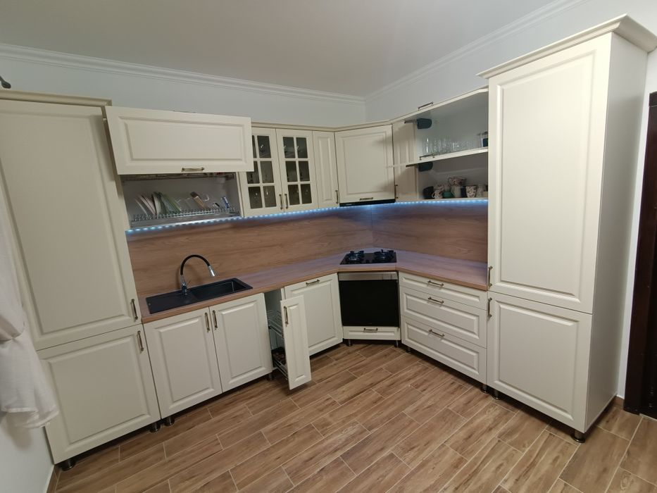 Mobilier, Bucătării, Dormitoare...