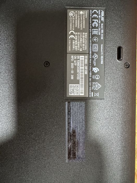 Laptop Asus VivoBook E510MAB