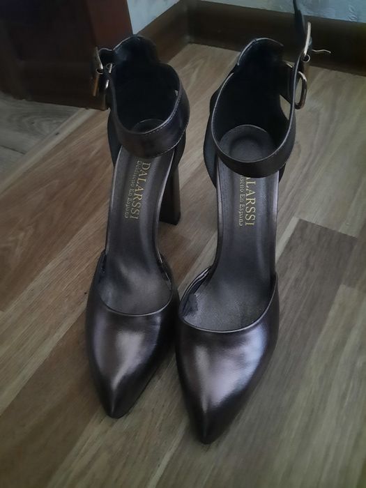 Продается туфли.