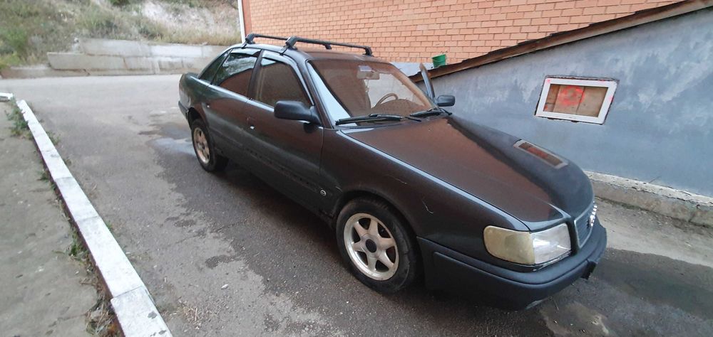 Продам Ауди с4, обьем 2.6, 1993г