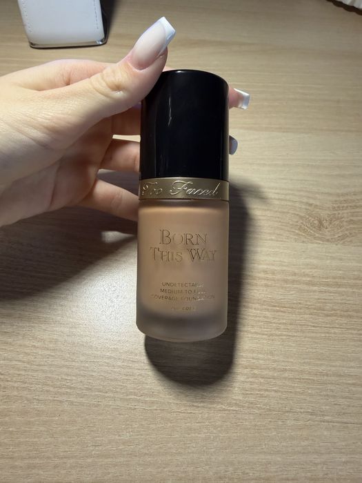 Too faced foundation, цвят Nude