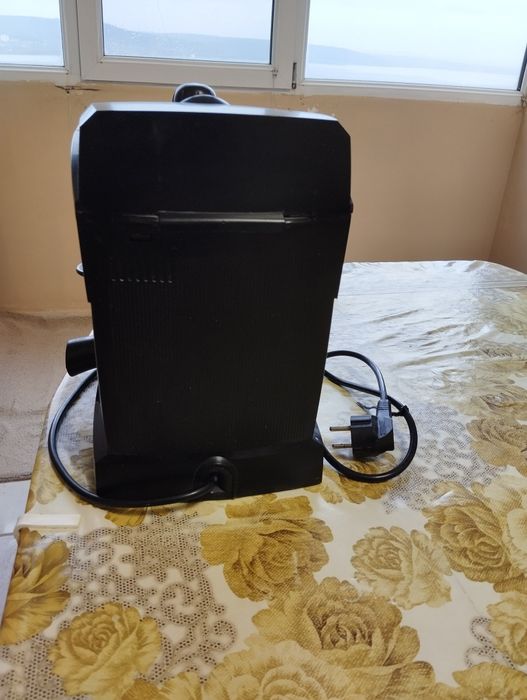 Продавам кафемашина " DELONGHI "