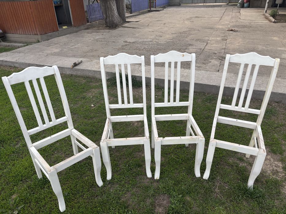 Деревянные стулья