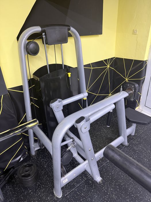 Продават се  машина за гръб и кростренажор- комбиниран