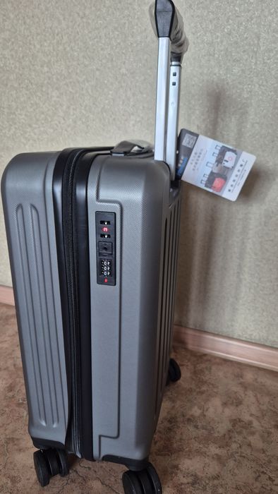 Новый чемодан размер s