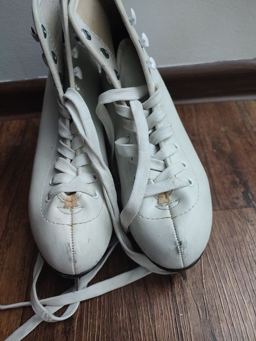 Продам коньки !!!