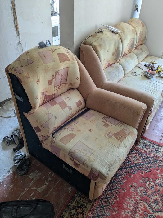 Диван угловой продам