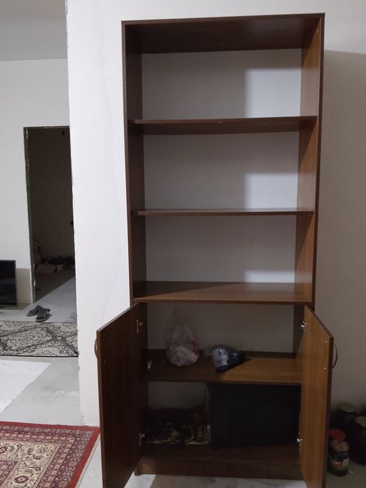 Продам стол и шкаф-стеллаж