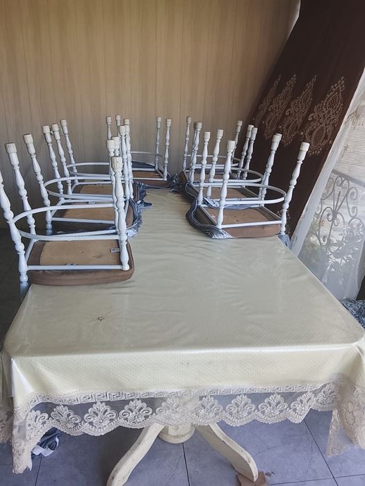 Стол и 8 стульев