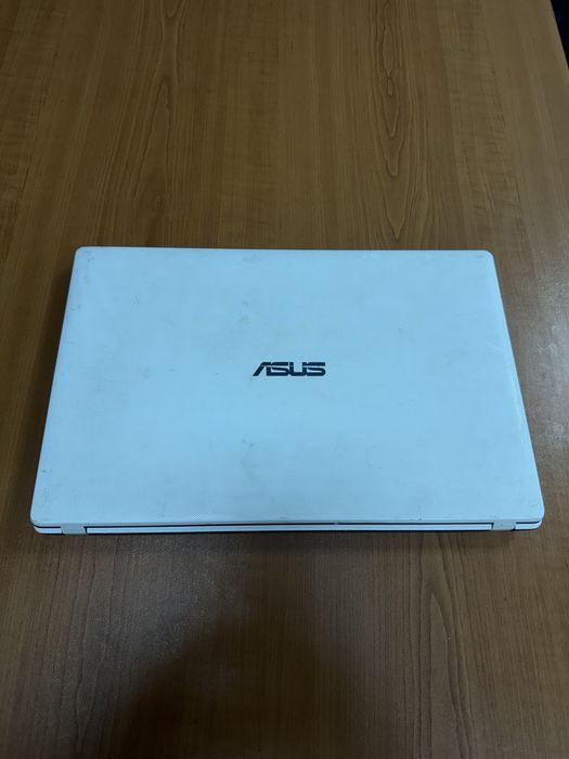 Лаптоп ACER X551C