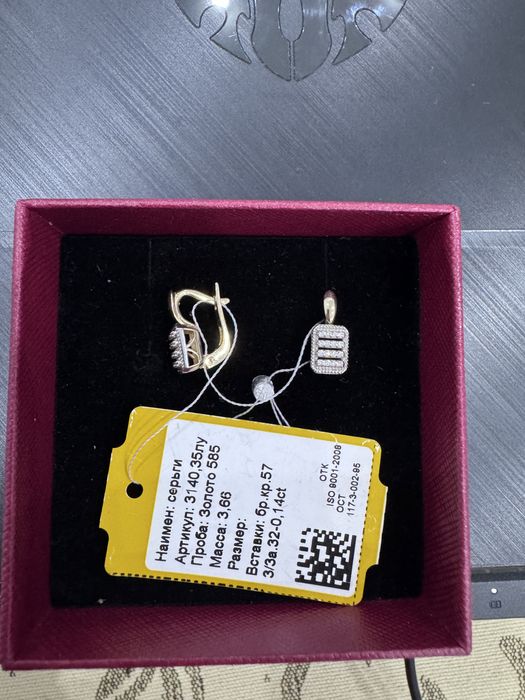 Серьги с бриллиантом