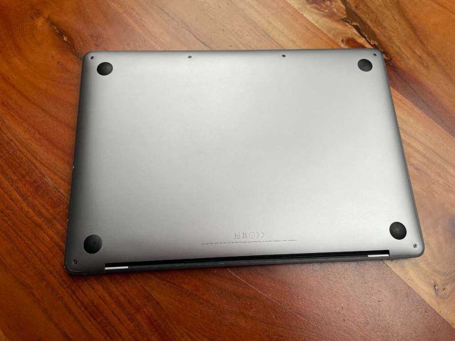 Macbook Pro 13, 1000Gb SSD 16GB Ram 2017, two thunderbolt 3 ports