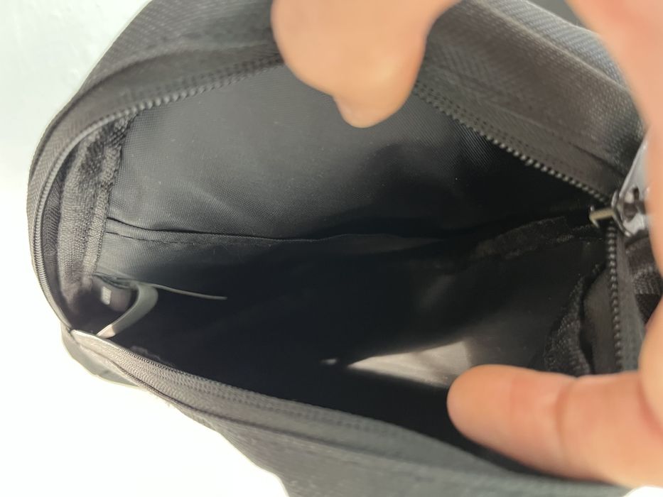 Барсетку черную  .