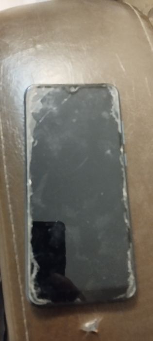 продам смартфон 2019года