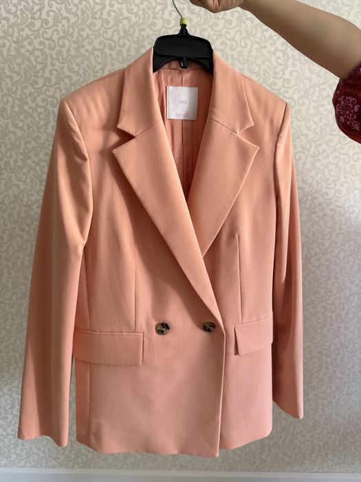 Пиджак женский, светлый на лето и на весну