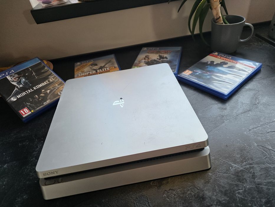 PS4 SLIM Silver + controller