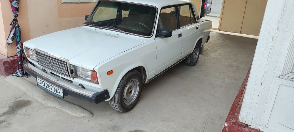 Vaz 2107 sotiladi