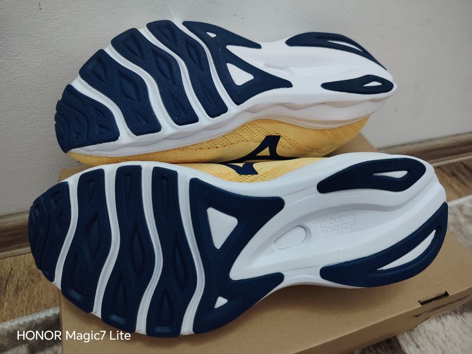 Adidași mizuno serene