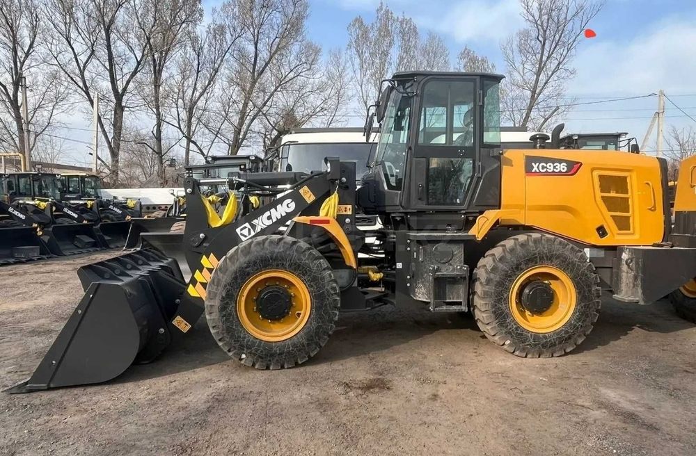 Фронтальный погрузчик XCMG XC936 сотувда тайёр 1.8 ва 2 кублик 2026й я