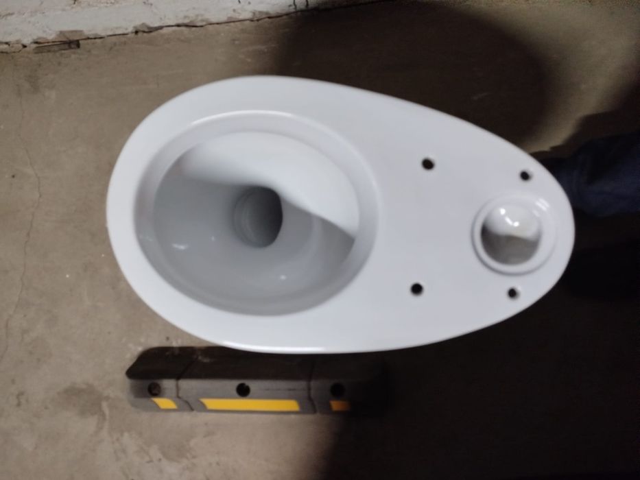 Продам  новый унитаз, без бочка