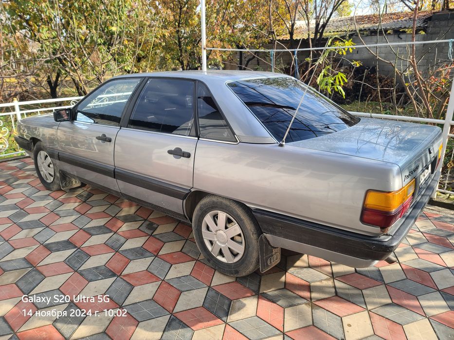 Ауди 100 1.8 бензин