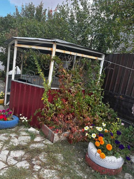 Продам двух этажный дом