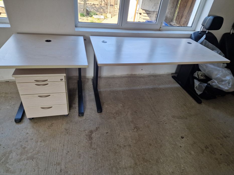 Vând Birou casetieră