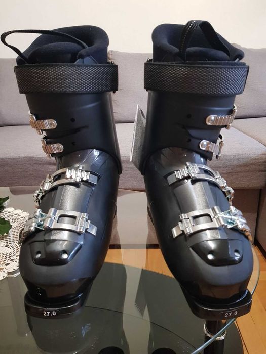 Чисто нови ски обувки