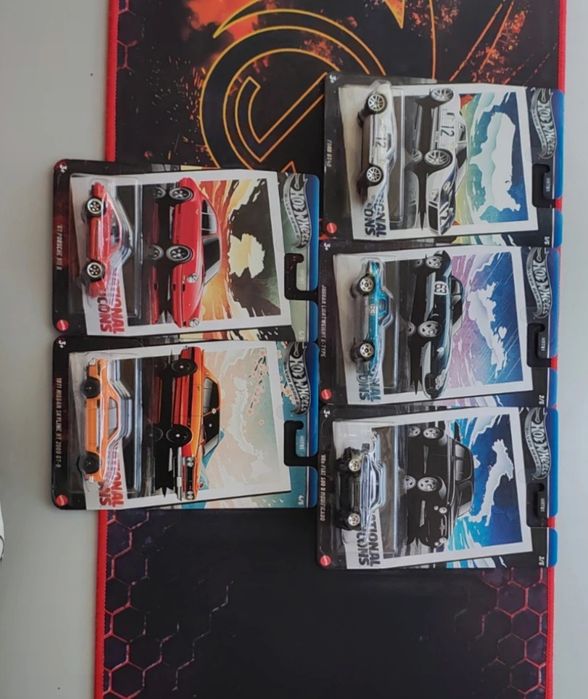 Vând machete Hotwheels Silver series National Icons