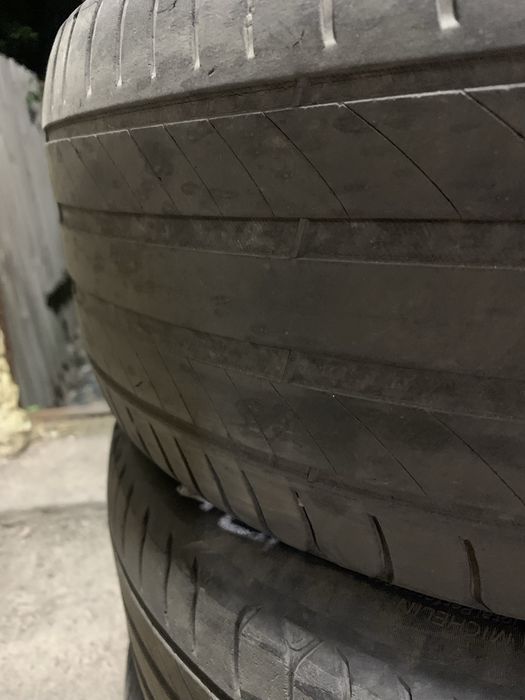 Продам летнию резину 215/45/17