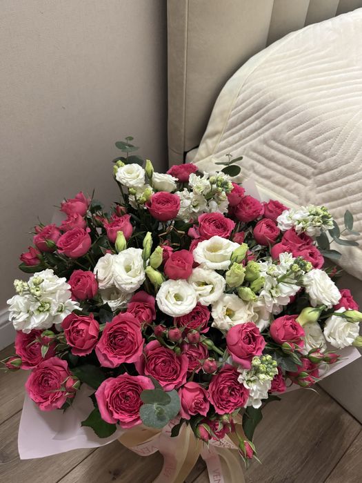 Свежие цветы в корзине