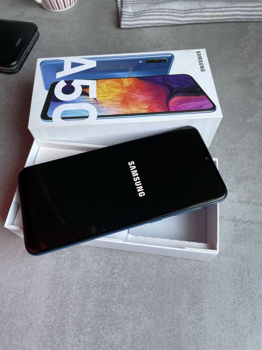 Samsung A50 are 4/128Gb ca nou sau un Samsung A51