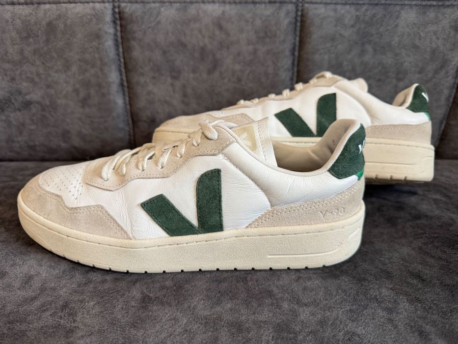 VEJA V-90 Extra White/ Cyprus.