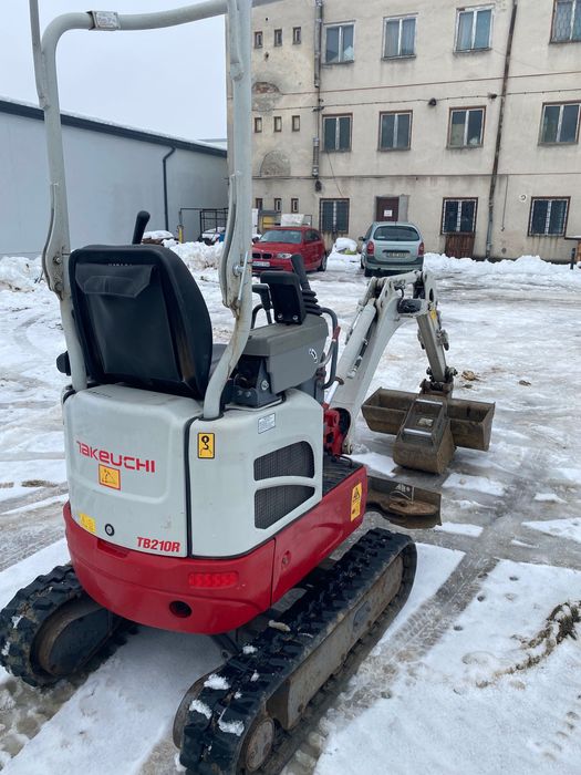 Vând miniexcavator Takeuchi tb210