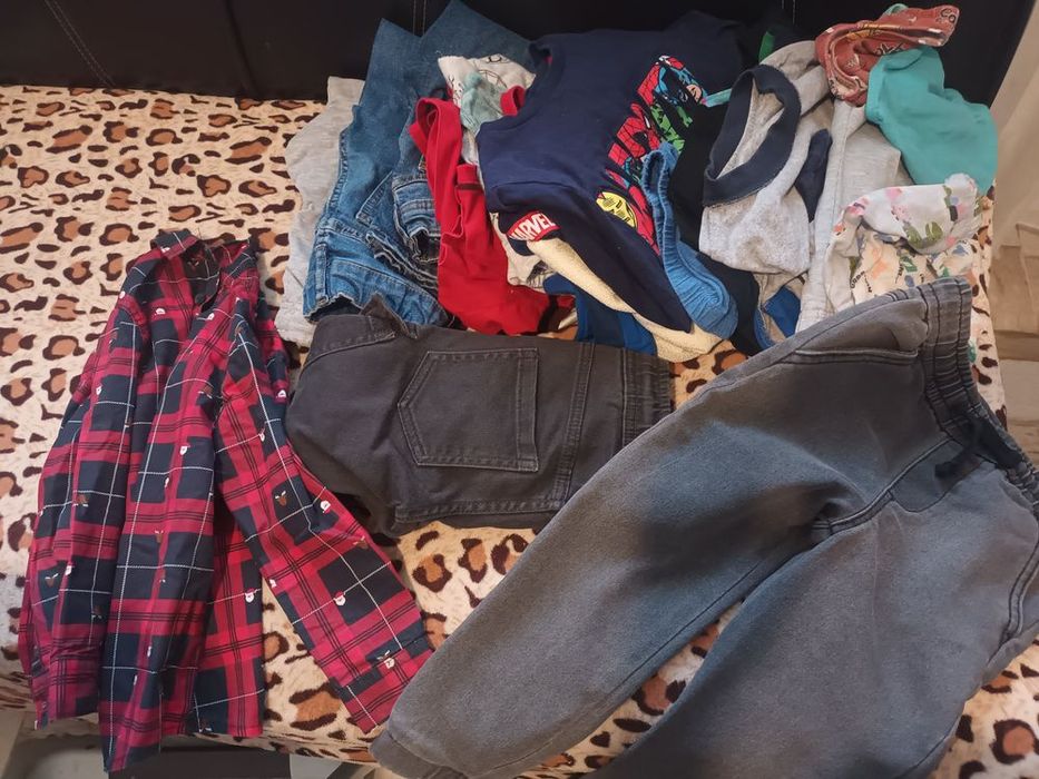 Donez haine băiat 3 / 4 ani